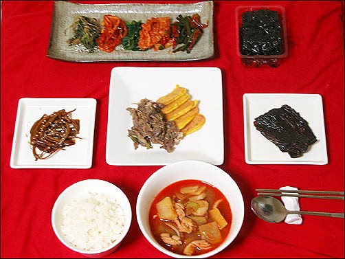 【人気の韓国レシピ】9楪飯床（クーチョプパンサン）