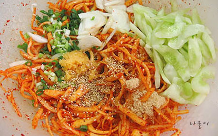 食欲のない時にはトラジ(キキョウの根)の和え物